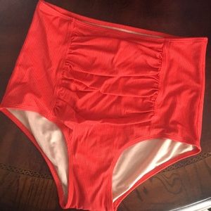 Xs ribbed lava red ruched front bottoms